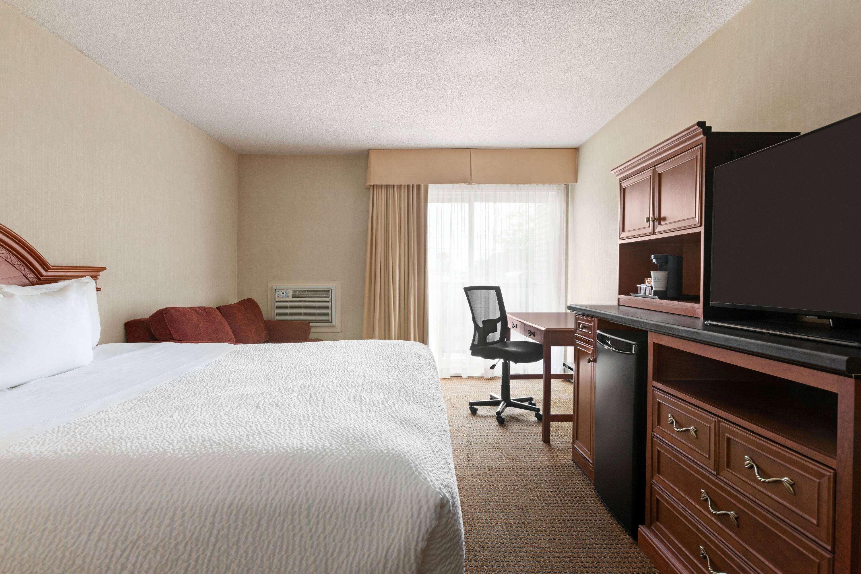 Days Inn By Wyndham London Bagian luar foto