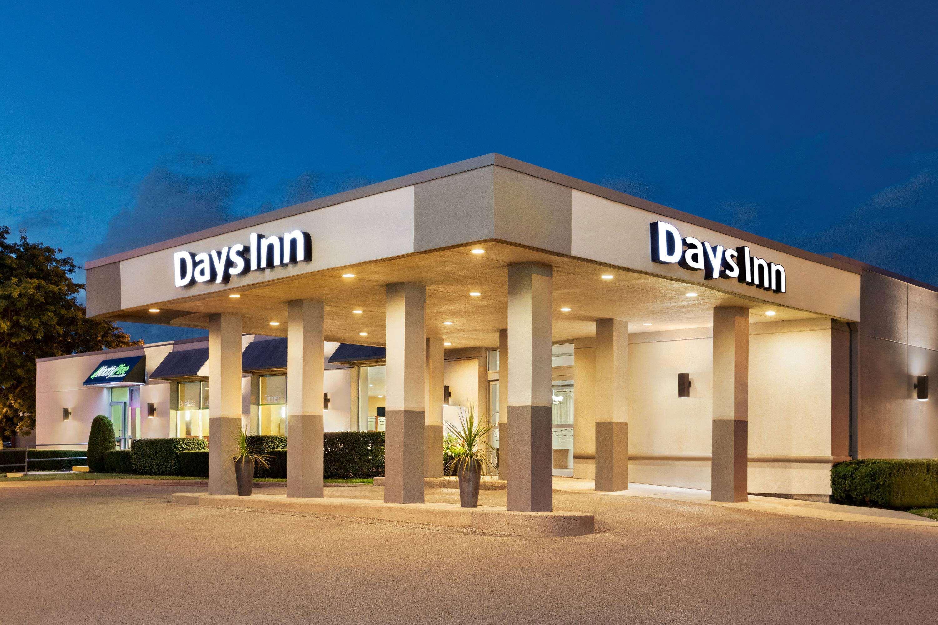 Days Inn By Wyndham London Bagian luar foto