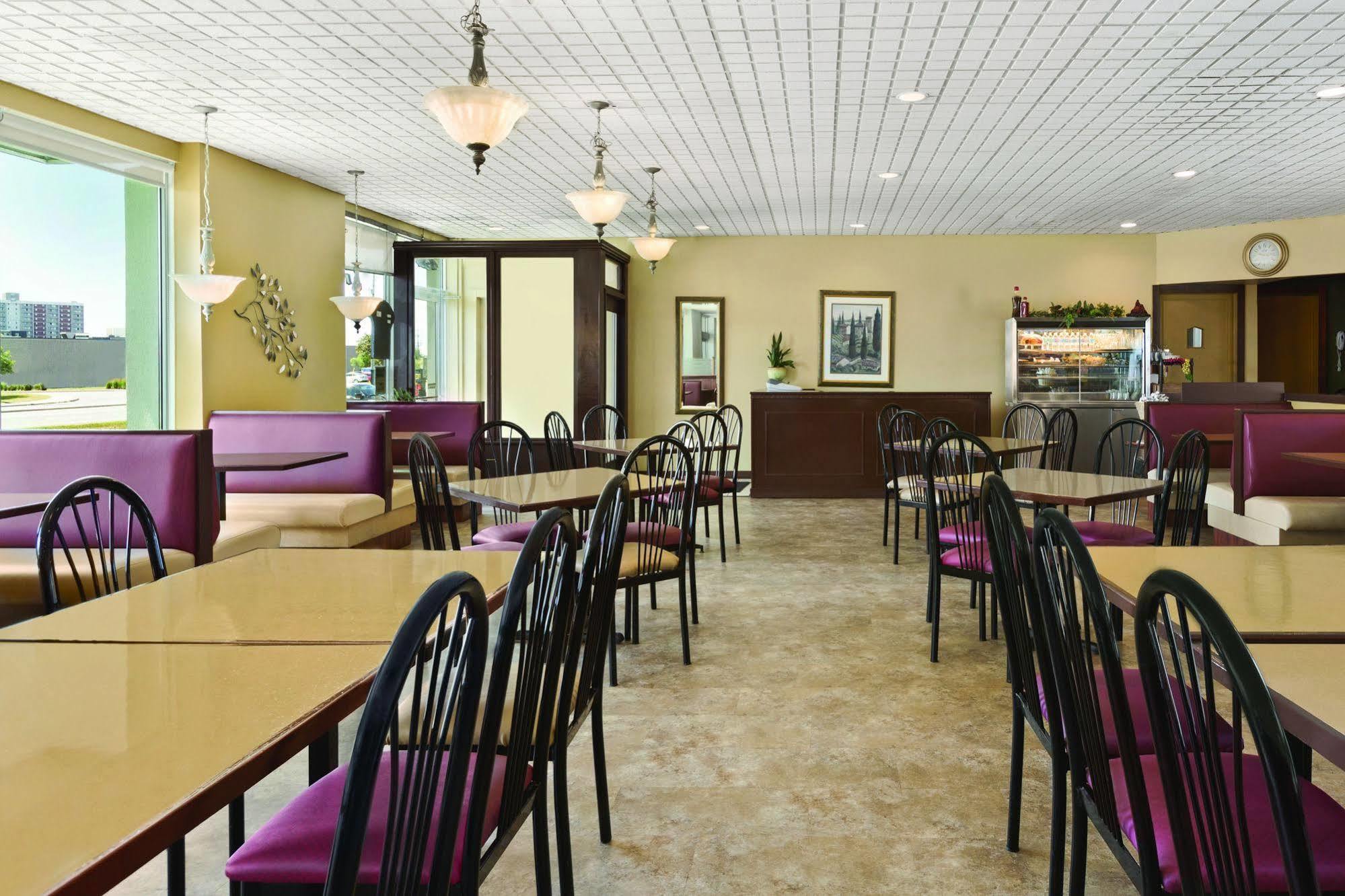 Days Inn By Wyndham London Bagian luar foto